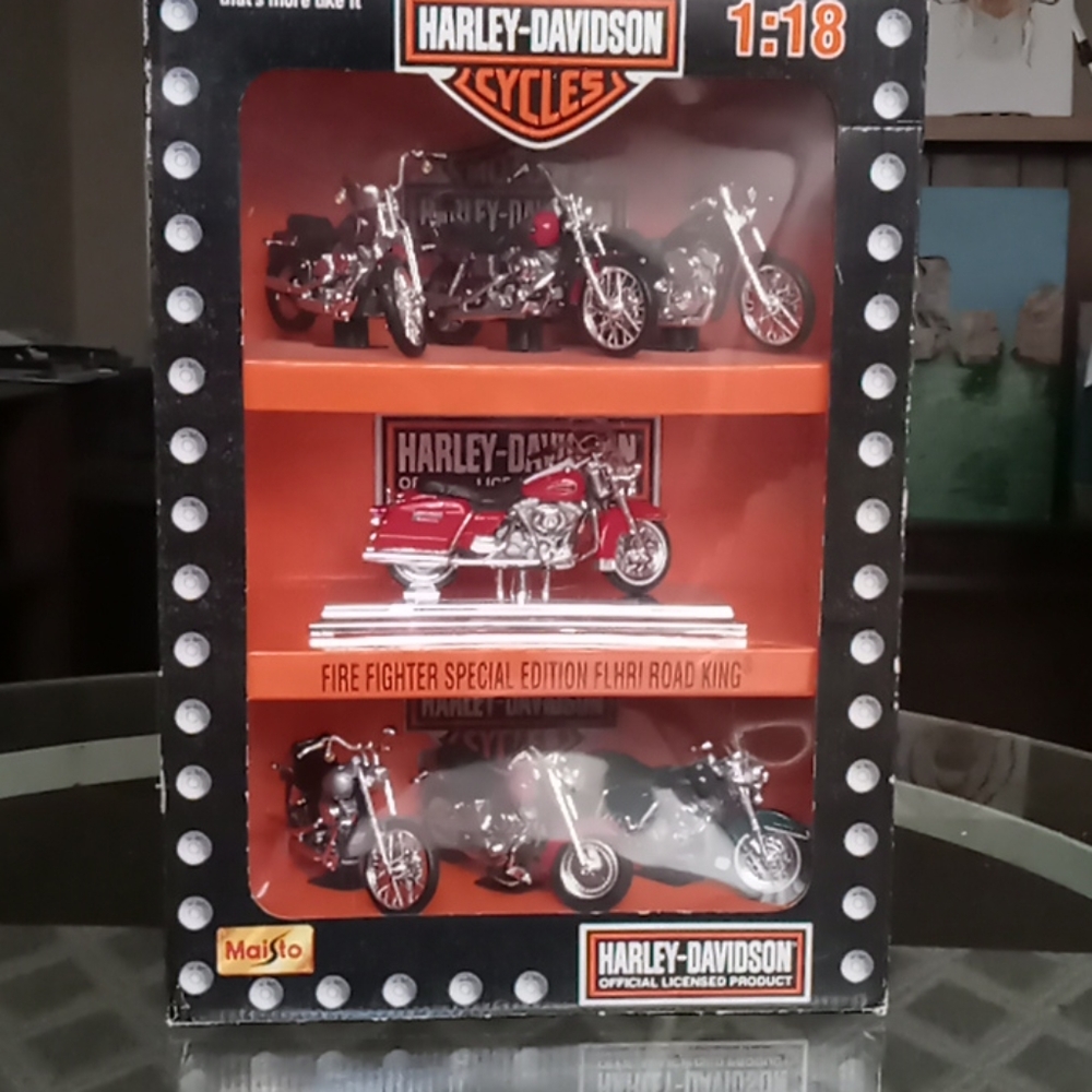 Harley Davidson 1:18 collection motorcycle replica